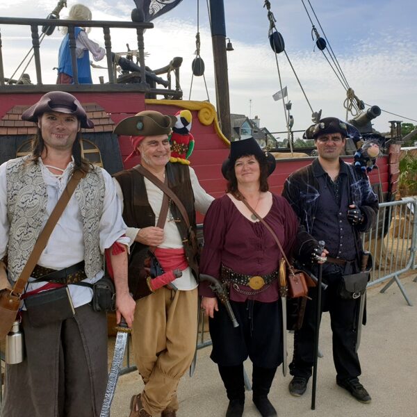 Binic (27 km) : festival Grain d'Pirate (La famille Joigneau)