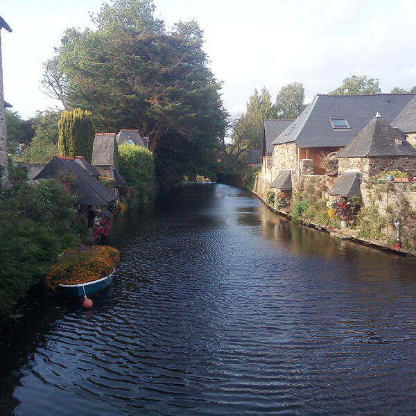Pontrieux (8 km) : les lavoirs.