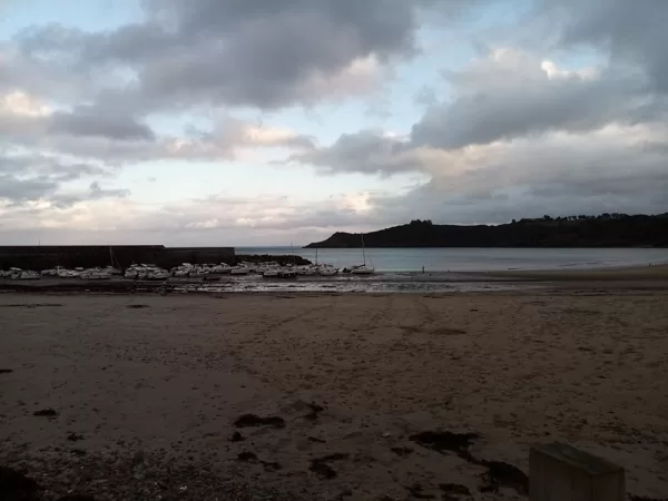 Plouha (17 km) : plage et port de Bréhec