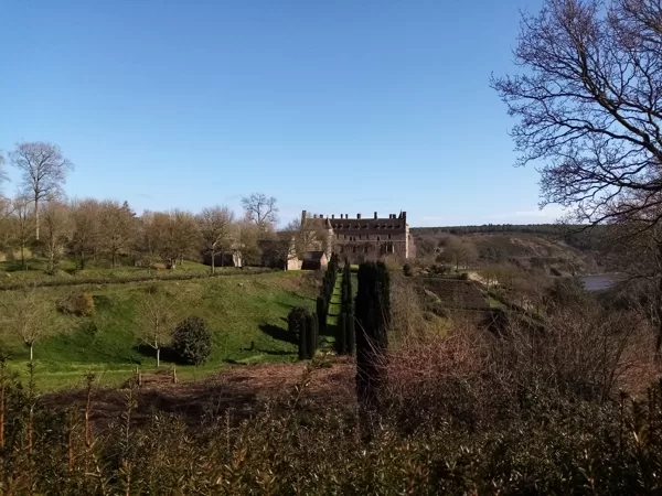 Ploezal (14 km) : parc et jardins du château de La Roche Jagu