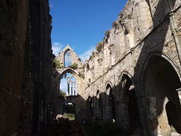 Paimpol (19 km) : abbaye de Beauport