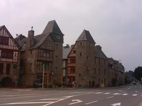 Tréguier (23 km) : tours d'armateurs